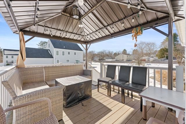 3 Parkview Ln, Brockton, MA 02302