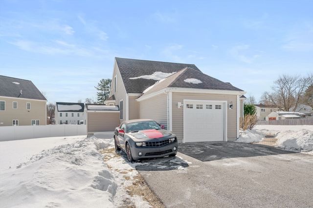 3 Parkview Ln, Brockton, MA 02302