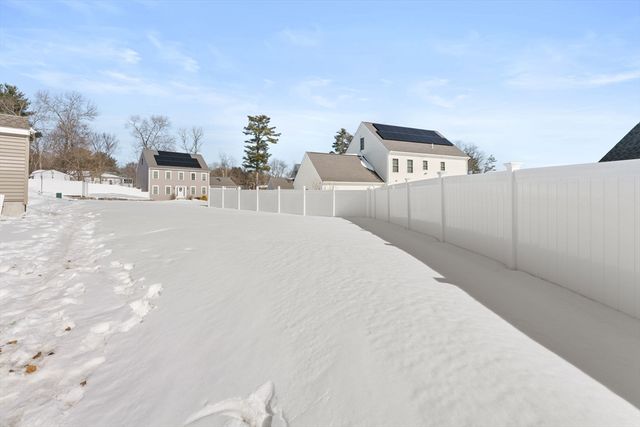 3 Parkview Ln, Brockton, MA 02302