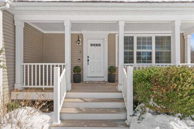 3 Parkview Ln, Brockton, MA 02302