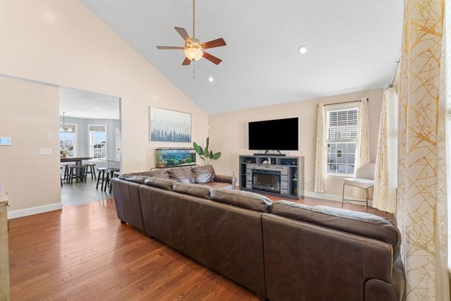 3 Parkview Ln, Brockton, MA 02302