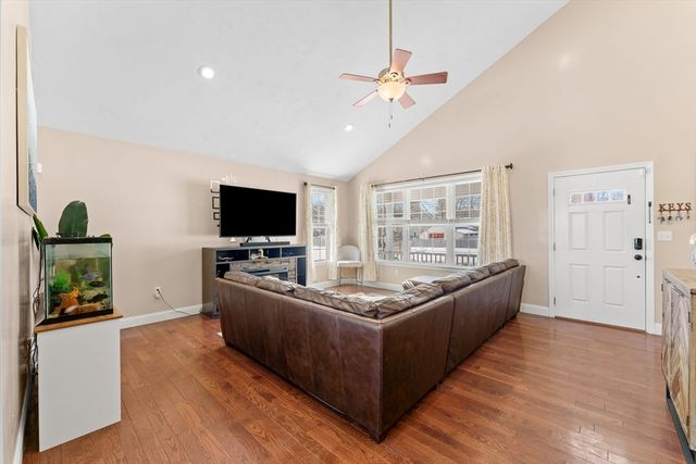 3 Parkview Ln, Brockton, MA 02302