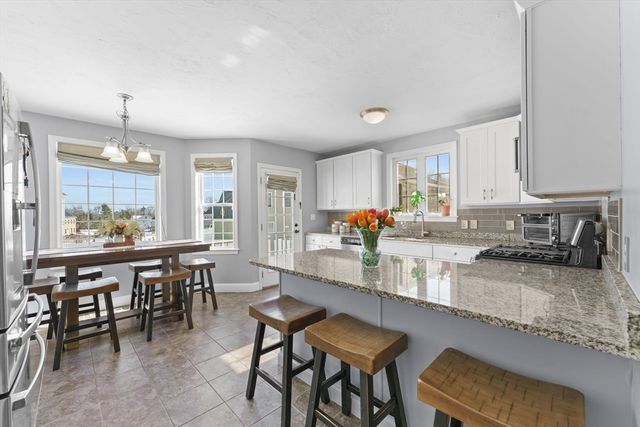 3 Parkview Ln, Brockton, MA 02302