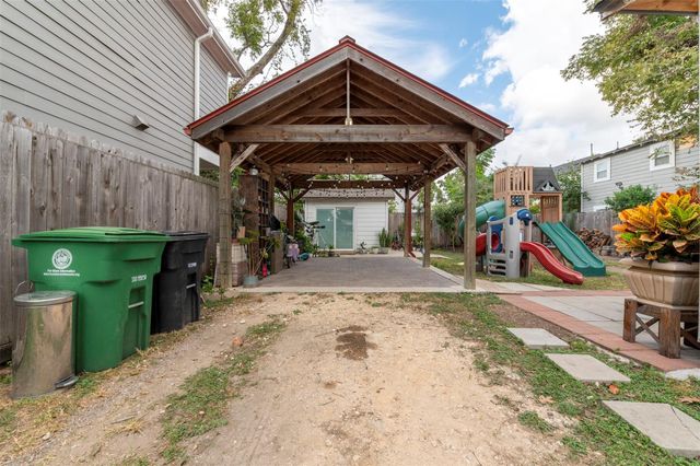 121 E 32nd Street, Houston, TX 77018