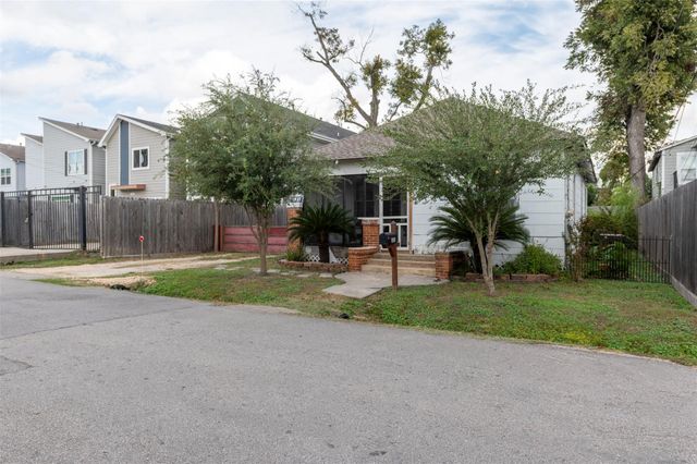 121 E 32nd Street, Houston, TX 77018