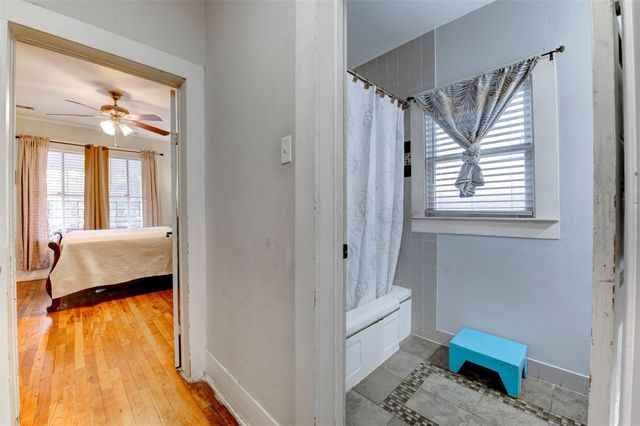 121 E 32nd Street, Houston, TX 77018