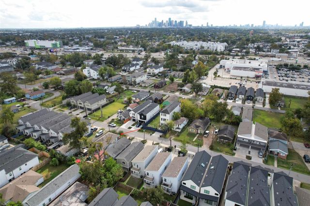 121 E 32nd Street, Houston, TX 77018