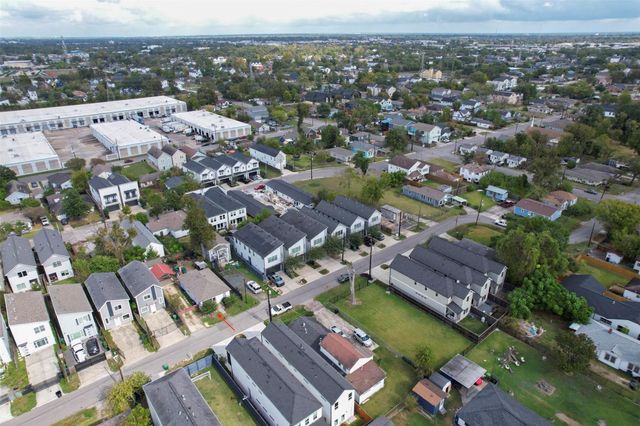 121 E 32nd Street, Houston, TX 77018