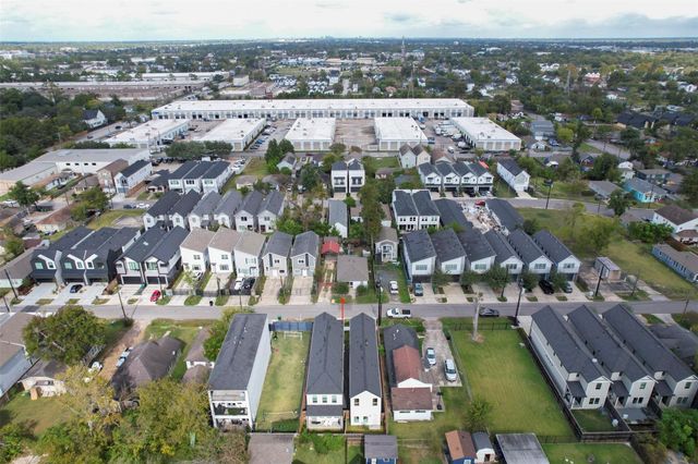 121 E 32nd Street, Houston, TX 77018