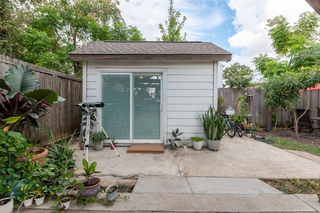 121 E 32nd Street, Houston, TX 77018