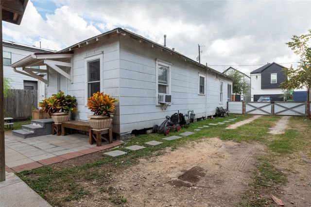 121 E 32nd Street, Houston, TX 77018