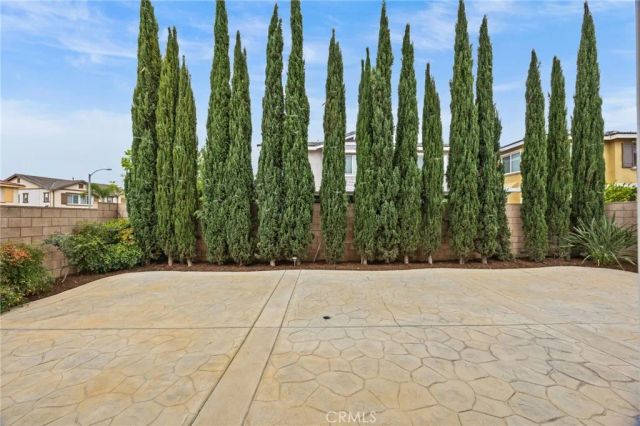 6974 Stanza Court, Fontana, CA 92336