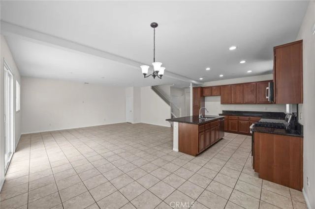 6974 Stanza Court, Fontana, CA 92336