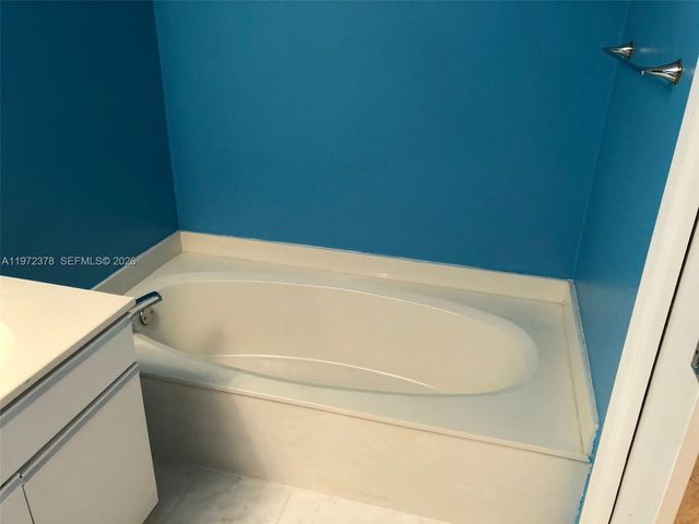 3600 Mystic Pointe Dr 815, Aventura, FL 33180