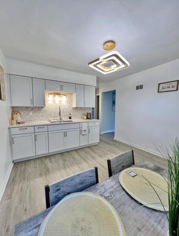 8621 W Lisbon STREET, Milwaukee, WI 53222