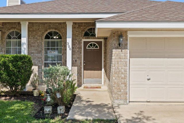 306 Lydia LN, Thrall, TX 76578