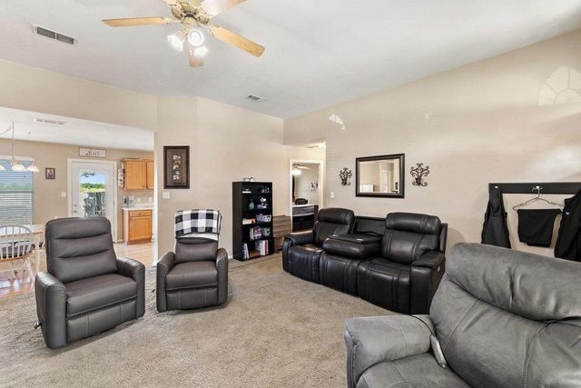 306 Lydia LN, Thrall, TX 76578