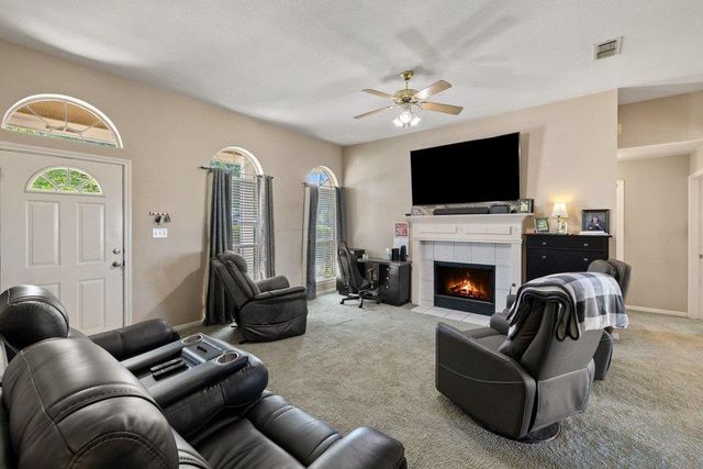306 Lydia LN, Thrall, TX 76578