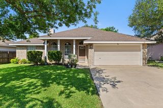 306 Lydia LN, Thrall, TX 76578