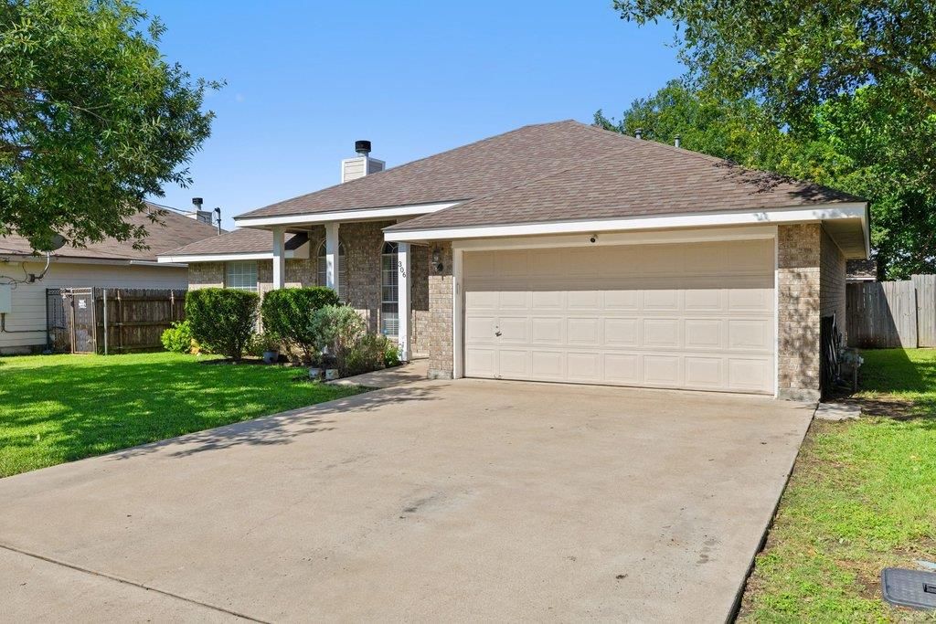 306 Lydia LN, Thrall, TX 76578