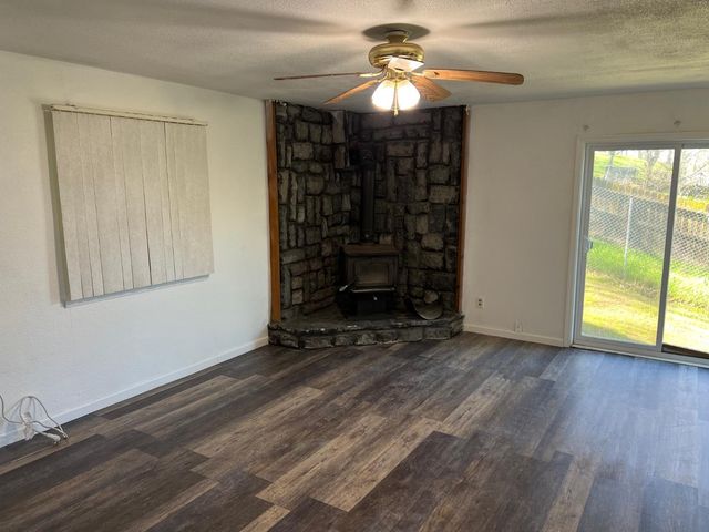 8015 Kirby St, Valley Springs, CA 95252