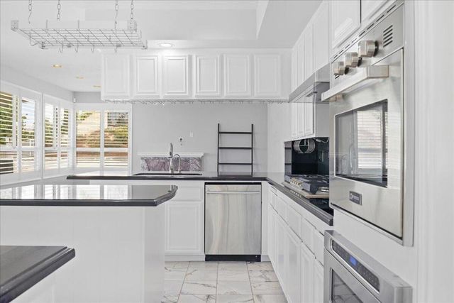 901 Clearwood Avenue, Riverside, CA 92506