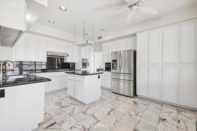 901 Clearwood Avenue, Riverside, CA 92506