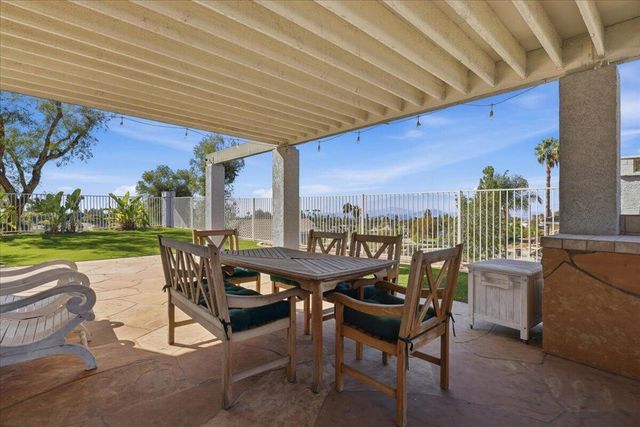 901 Clearwood Avenue, Riverside, CA 92506