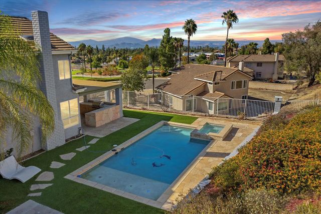 901 Clearwood Avenue, Riverside, CA 92506