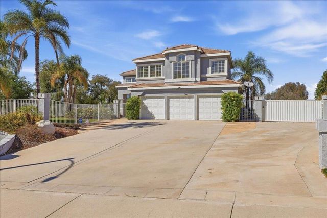 901 Clearwood Avenue, Riverside, CA 92506