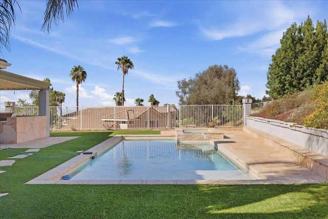 901 Clearwood Avenue, Riverside, CA 92506