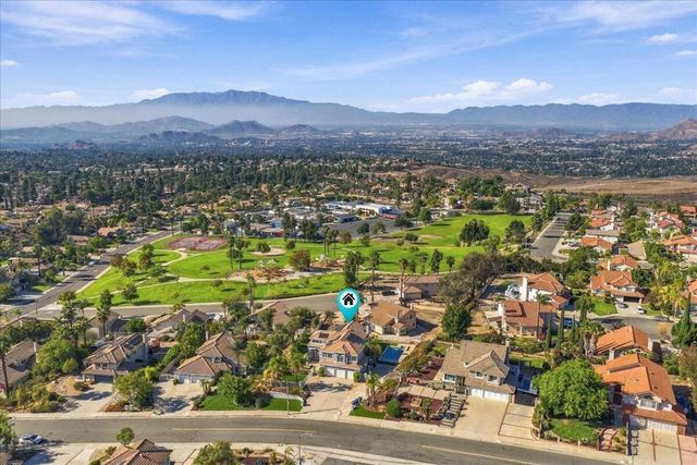 901 Clearwood Avenue, Riverside, CA 92506