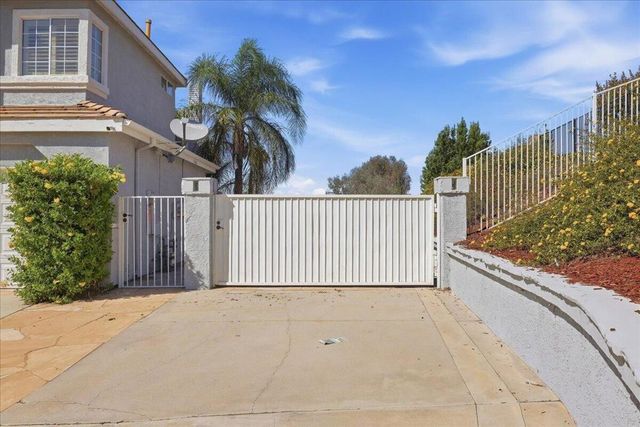 901 Clearwood Avenue, Riverside, CA 92506