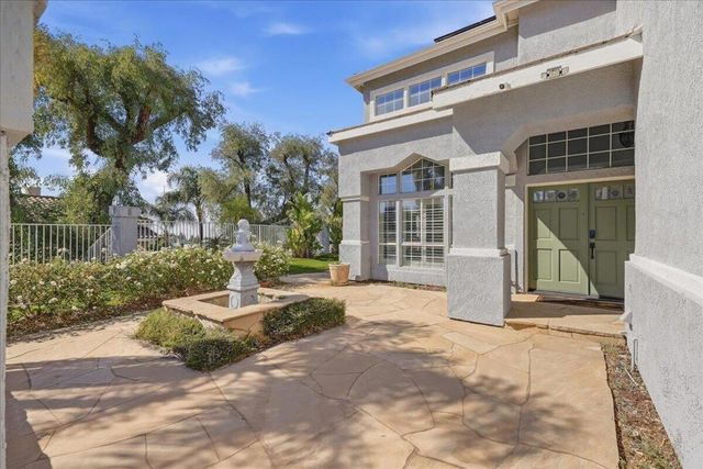 901 Clearwood Avenue, Riverside, CA 92506