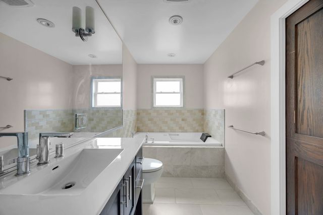 9059 Oneill Drive, Burr Ridge, IL 60527