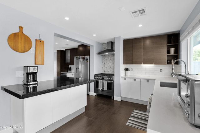 2502 E NORTH Lane, Phoenix, AZ 85028