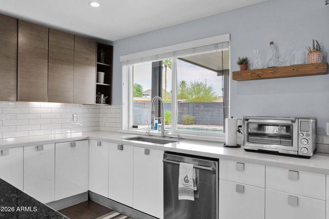 2502 E NORTH Lane, Phoenix, AZ 85028