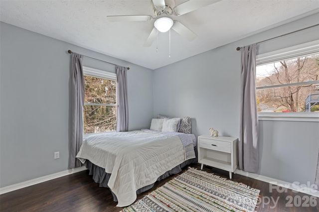 144 Pinehaven Drive, Clyde, NC 28721