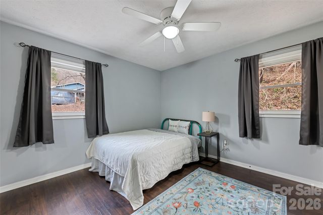 144 Pinehaven Drive, Clyde, NC 28721