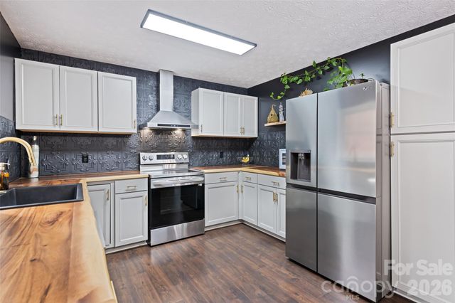 144 Pinehaven Drive, Clyde, NC 28721