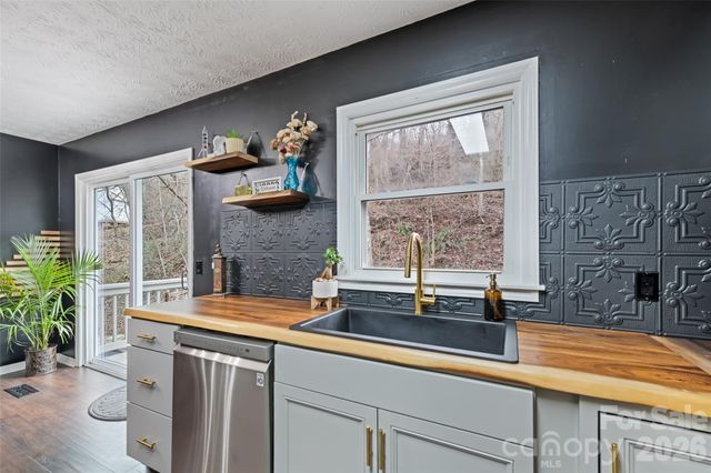 144 Pinehaven Drive, Clyde, NC 28721