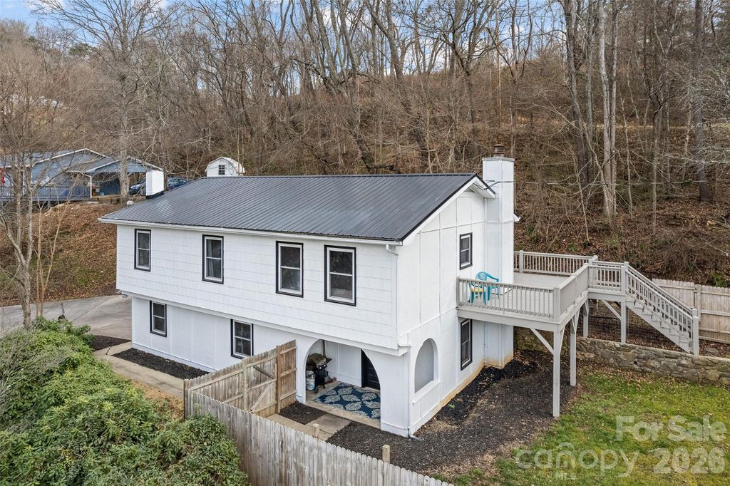 144 Pinehaven Drive, Clyde, NC 28721