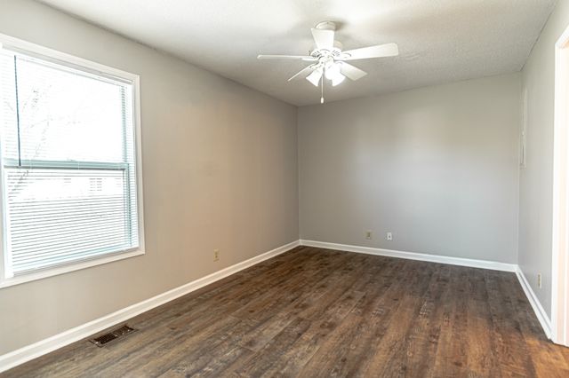 308 Alan Ct, Oak Grove, KY 42262