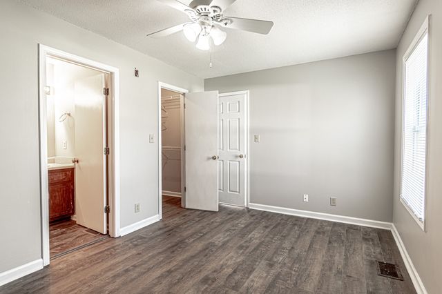 308 Alan Ct, Oak Grove, KY 42262