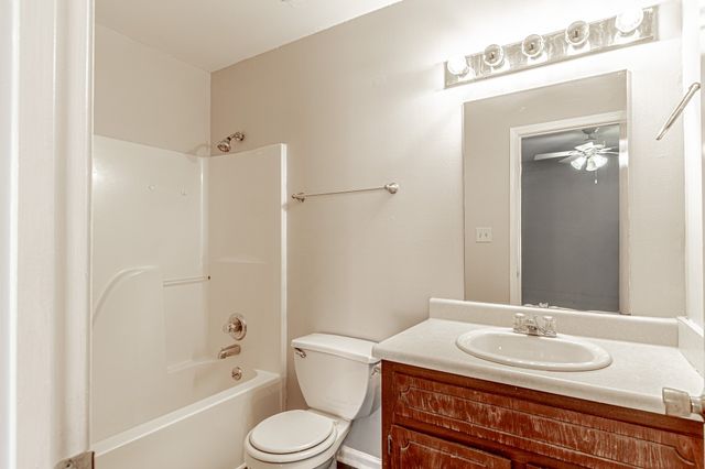 308 Alan Ct, Oak Grove, KY 42262