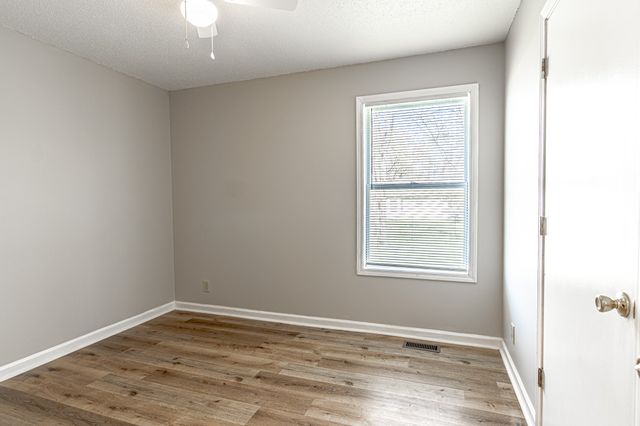 308 Alan Ct, Oak Grove, KY 42262