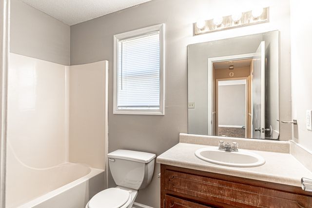 308 Alan Ct, Oak Grove, KY 42262