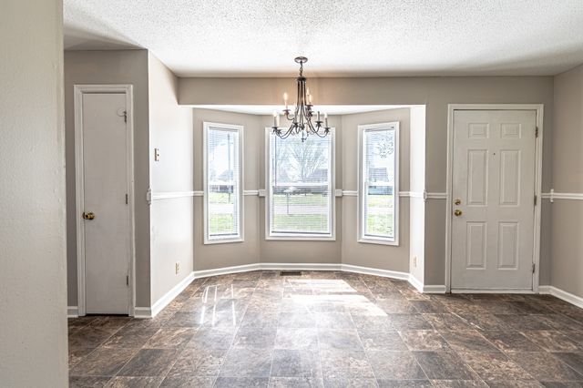 308 Alan Ct, Oak Grove, KY 42262