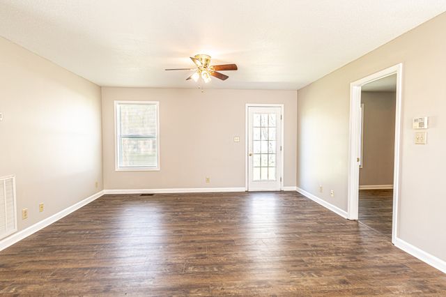 308 Alan Ct, Oak Grove, KY 42262