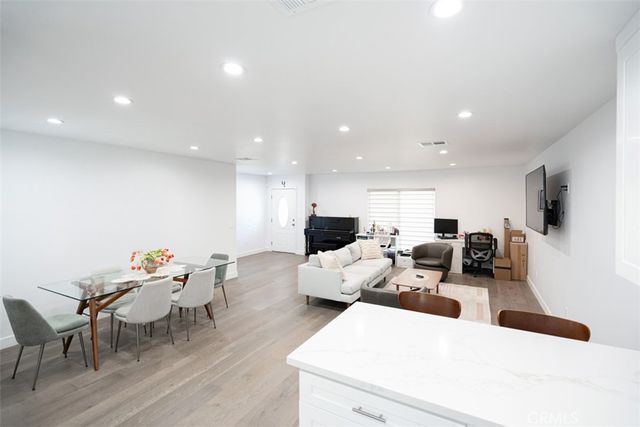 2848 N Frederic, Burbank, CA 91504